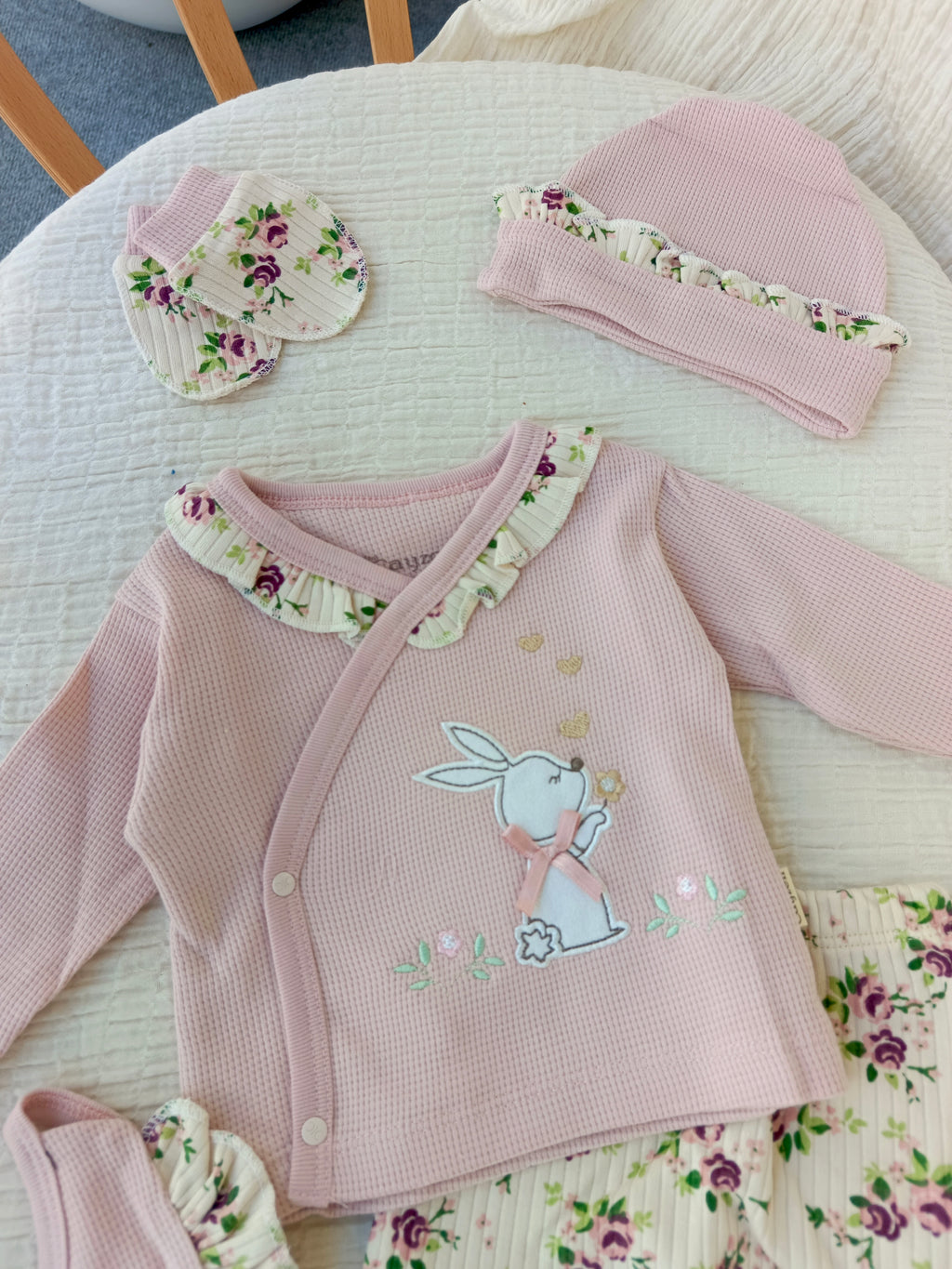 Çiçekli Tavşan Kutulu 5'li Yenidoğan Hastane Çıkışı Seti Pembe